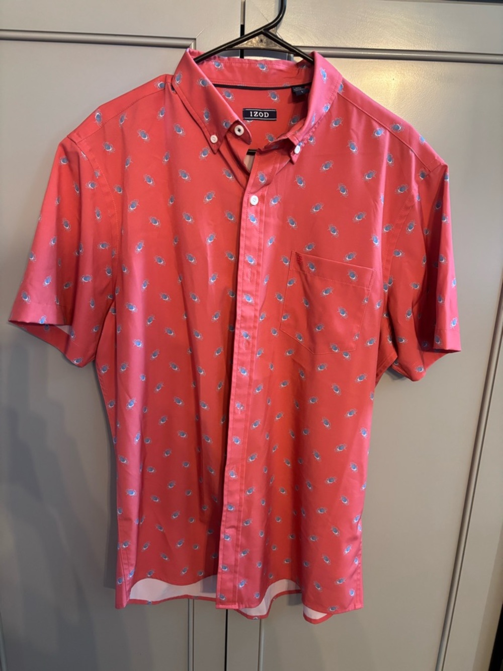 Izod Coral Short-Sleeve Button-Down Shirt with Blue Crabs. Sz L